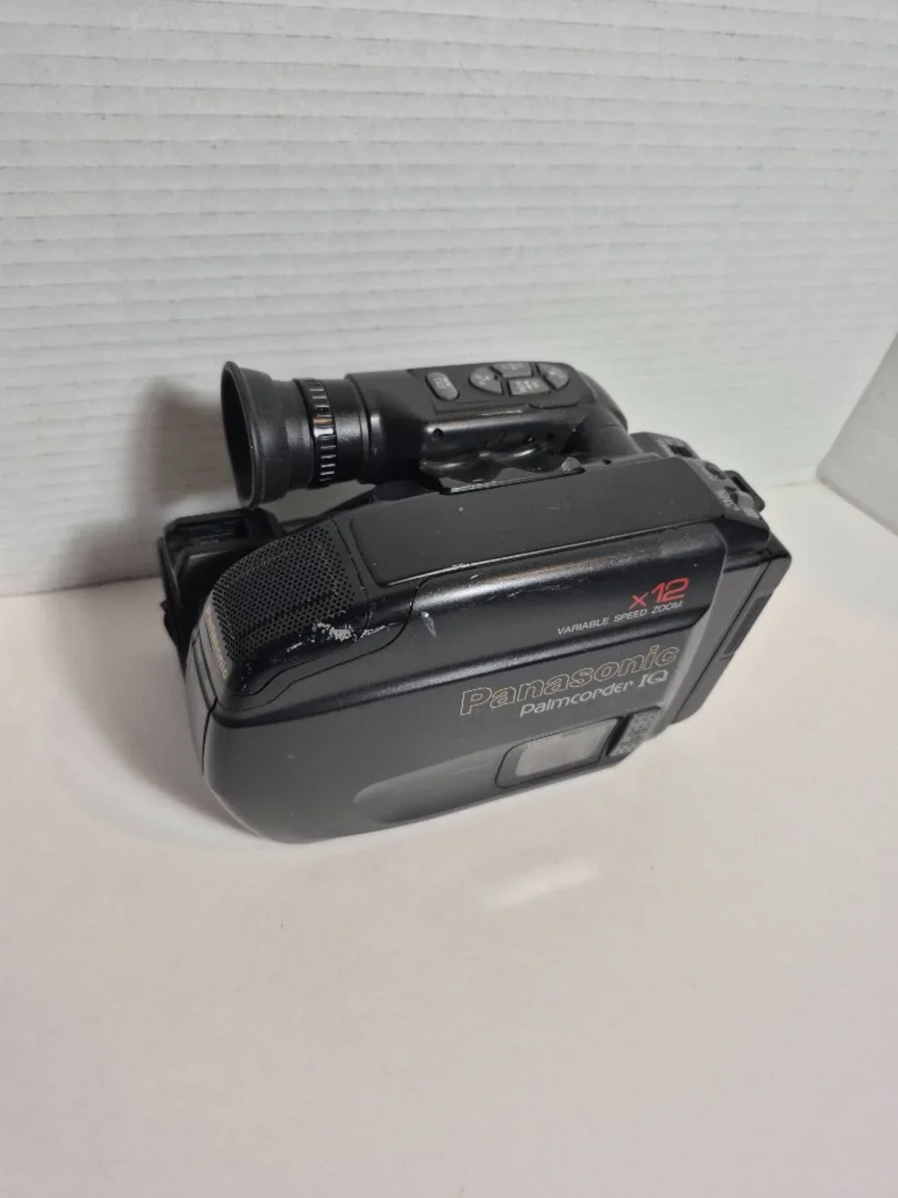 Panasonic PV-IQ384 VHS-C Palmcorder Camcorder w/ Charger See Description